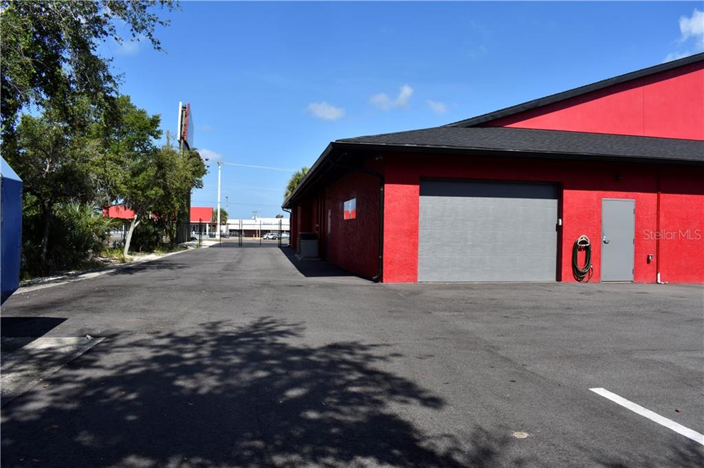 Office and Retail Building For Sale in Bradenton, FL - 14,500 sf $2,100,000