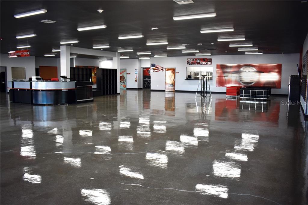 Office and Retail Building For Sale in Bradenton, FL - 14,500 sf $2,100,000