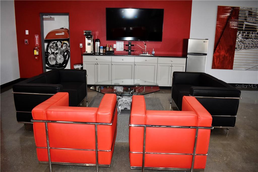 Office and Retail Building For Sale in Bradenton, FL - 14,500 sf $2,100,000