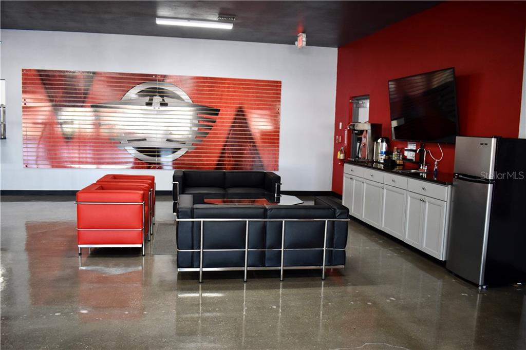 Office and Retail Building For Sale in Bradenton, FL - 14,500 sf $2,100,000