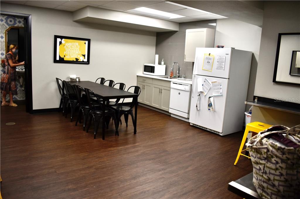 Office Building For Sale in Bradenton, FL $1,999,000