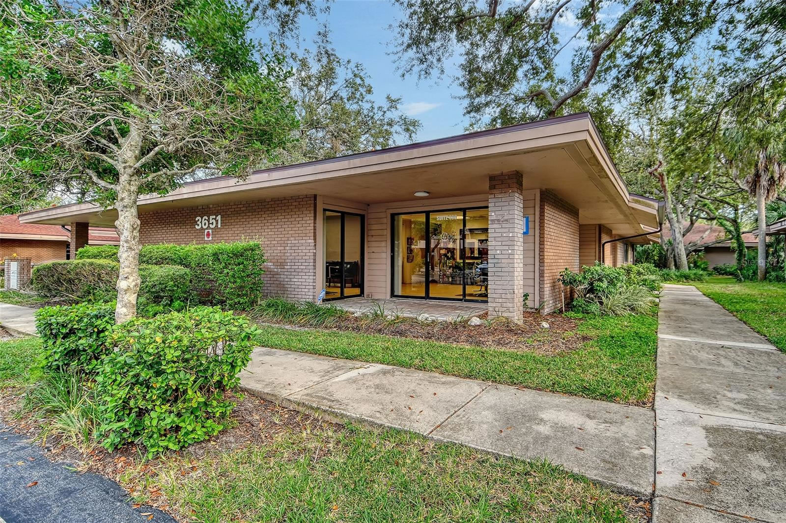 9.2 acres with 11 Office Buildings  For Sale in Bradenton, FL - 82,000 sq ft $9,750,000