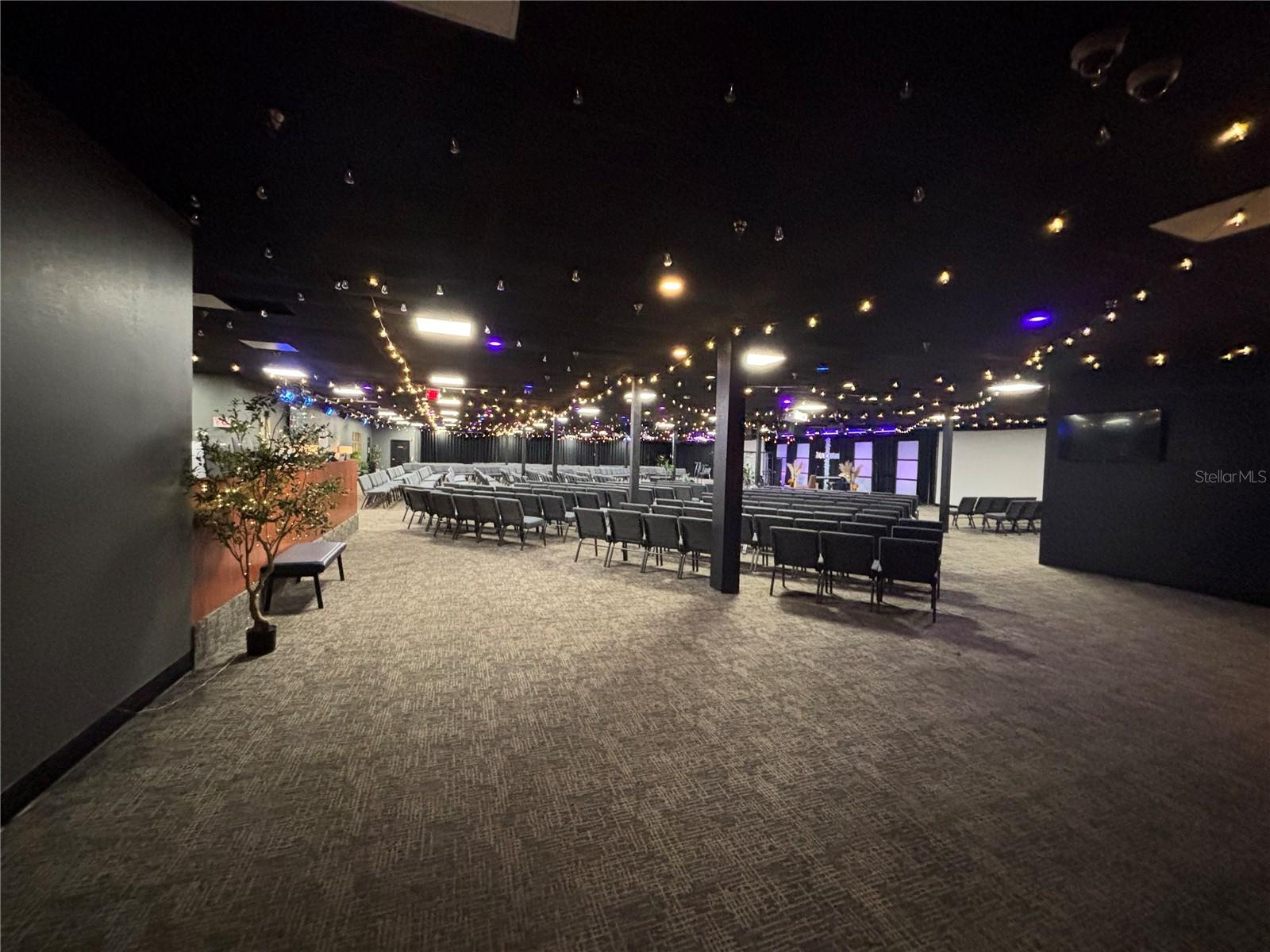 Church, School, or Office Building For Sale in Orlando Central Park Area - 38,000 Sq Ft $4,700,000