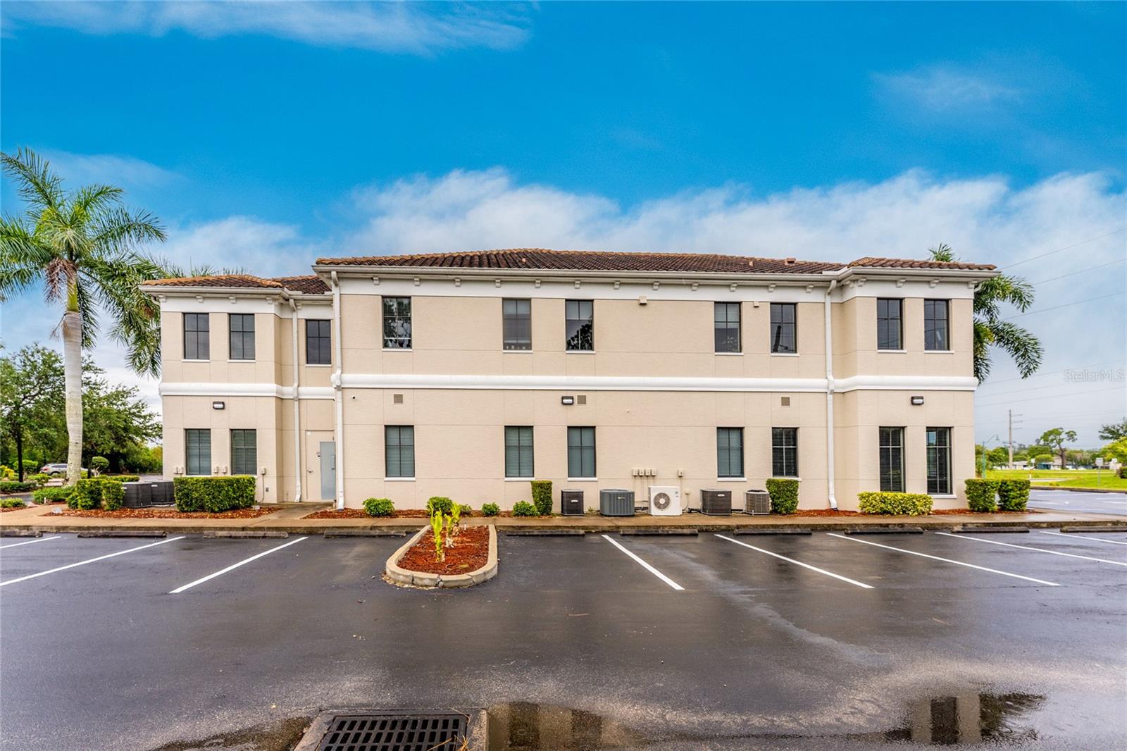 North Port / Sarasota Office Building For Sale - 28K Sq Ft - $5,950,000 North Port / Sarasota Office Building For Sale - 28K Sq Ft - $5,950,000