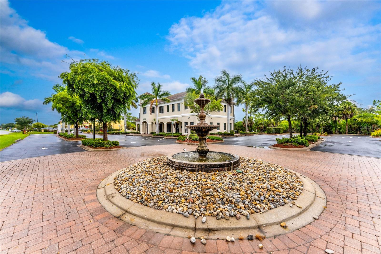 North Port / Sarasota Office Building For Sale - 28K Sq Ft - $5,950,000 North Port / Sarasota Office Building For Sale - 28K Sq Ft - $5,950,000