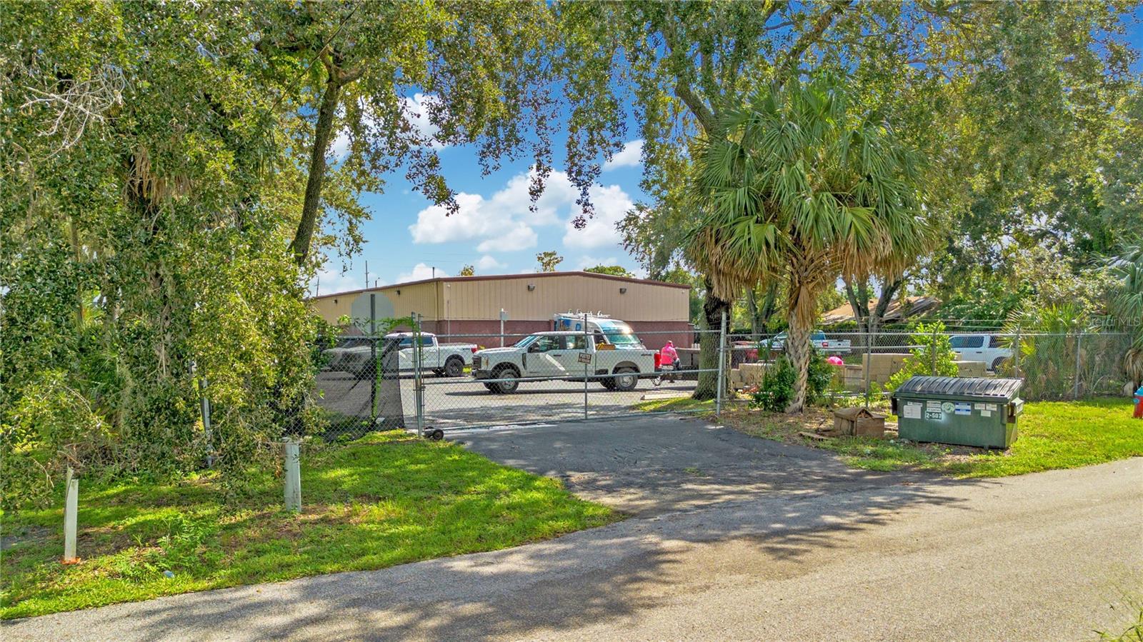 Large Commercial Building For Sale in Apopka, FL - Great For an Office Building $2,600,000 Large Commercial Building For Sale in Apopka, FL - Great For an Office Building $2,600,000